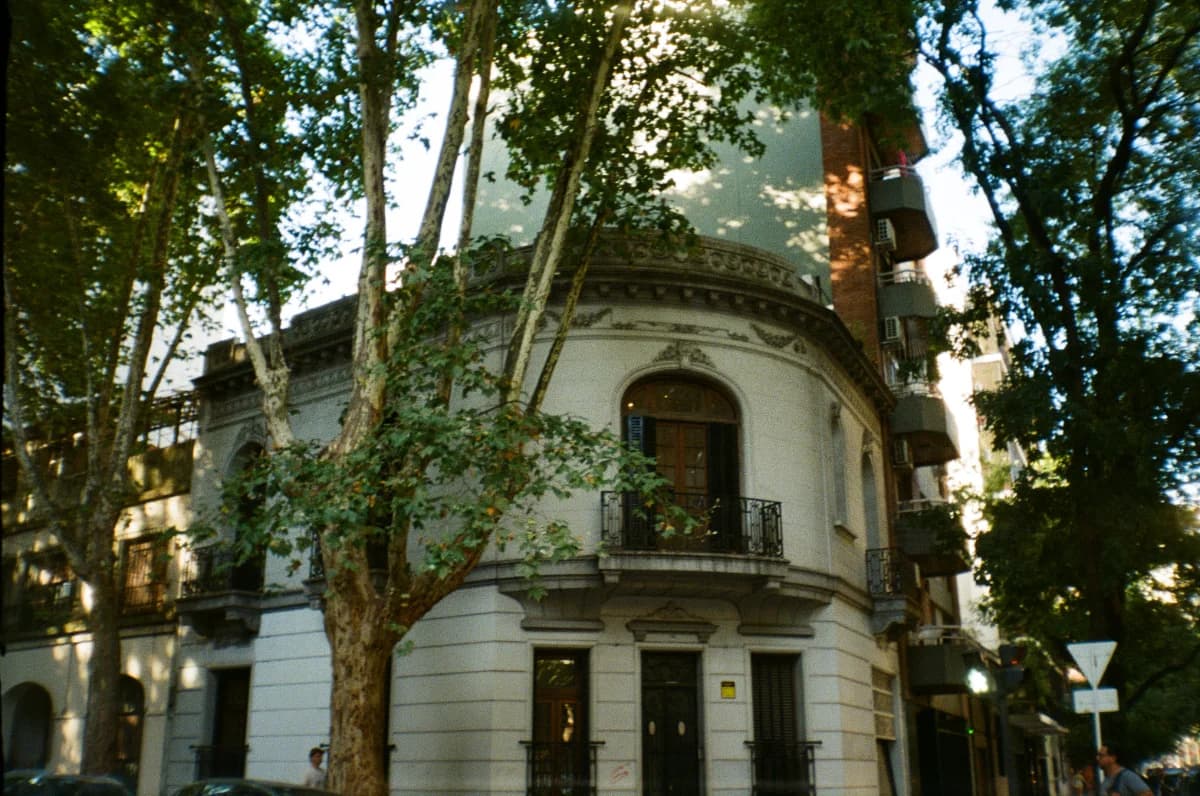 Manso Club — Fachada del edificio